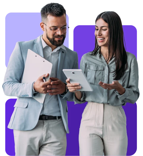 Colegas de trabalho com um tablet