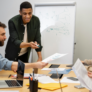 Comunicação assertiva no trabalho guia com técnicas e exemplos práticos